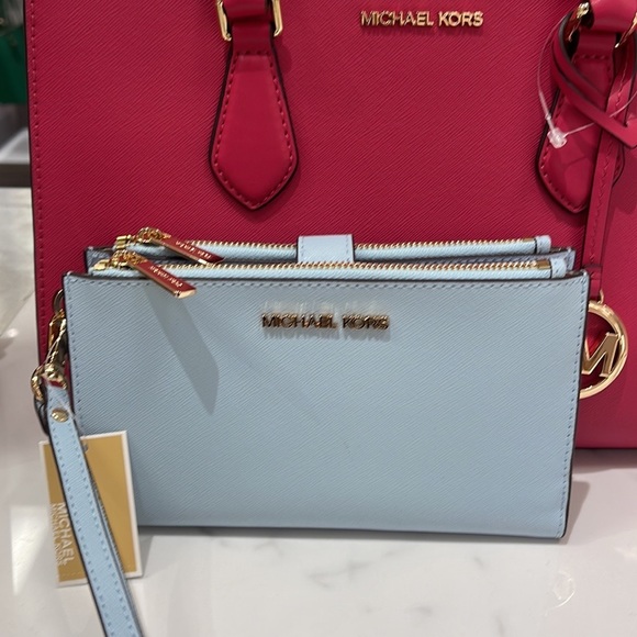 MICHAEL KORS LARGE DOUBLE ZIP WRISTLET WALLET PHONE CASE CLUTCH 
Vista Blue - Picture 2 of 16